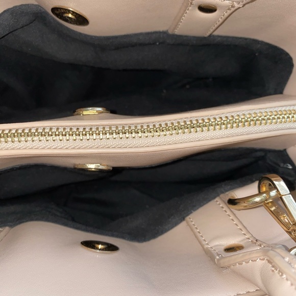 Purse with removable straps - Picture 4 of 4